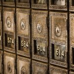 Confronto tra conto deposito e buono postale con focus sui tassi di rendimento attuali.