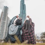 Ufficio con documenti e calcolatrice, simbolo di esenzione IMU per la prima casa nel 2026.